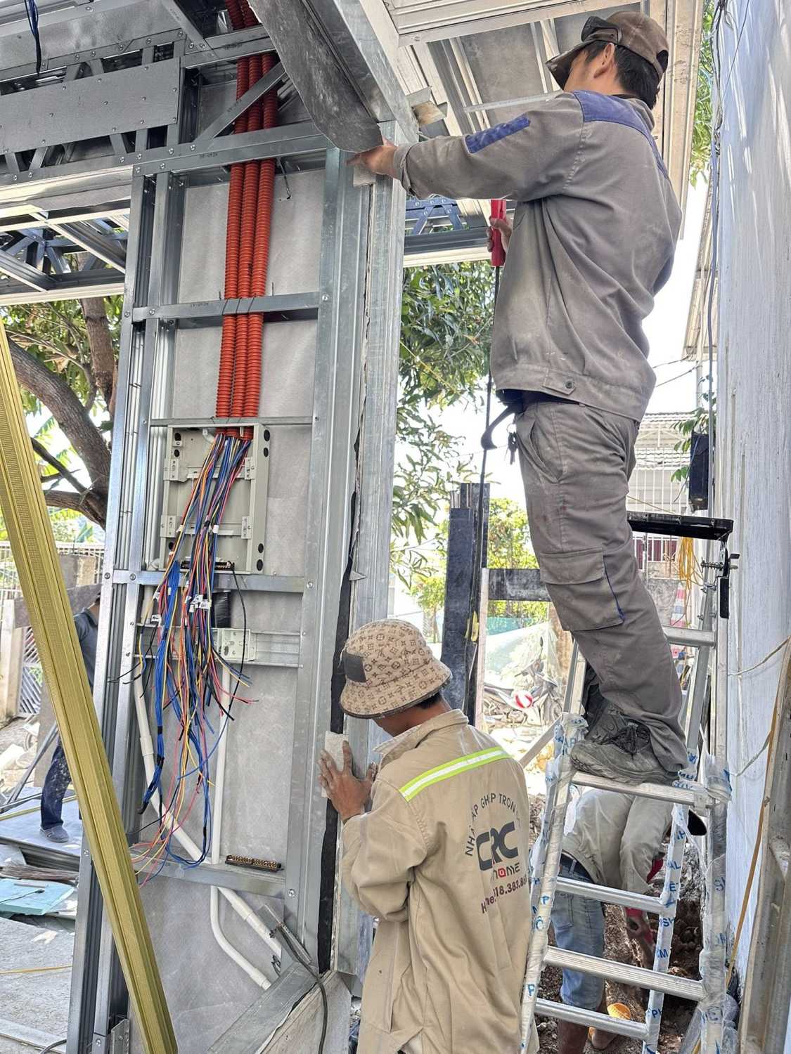 nhà khung thép crchome có bị rò điện hay không